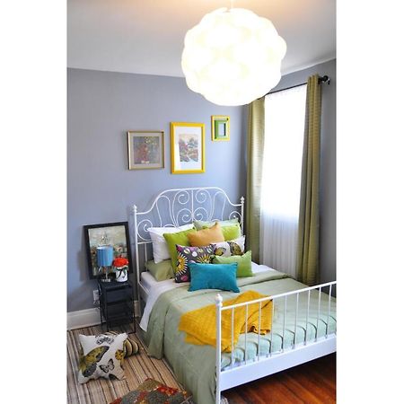 Colour Cube Guest House Toronto Downtown East Экстерьер фото