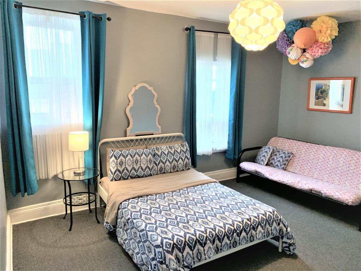 Colour Cube Guest House Toronto Downtown East Экстерьер фото